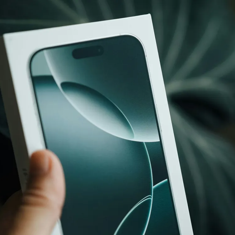 4 Lý Do Chính Mà Người Mua Sỉ Trả Giá Cao Hơn Giá Bán Lẻ Cho iPhone 16