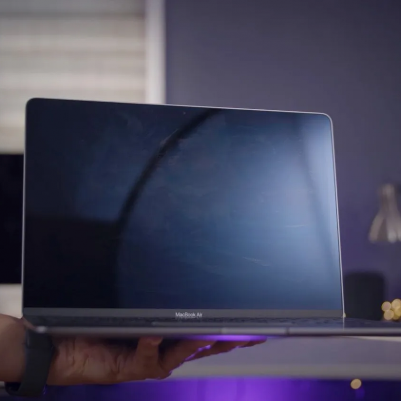 Hướng dẫn cách vệ sinh màn hình và bàn phím MacBook hiệu quả